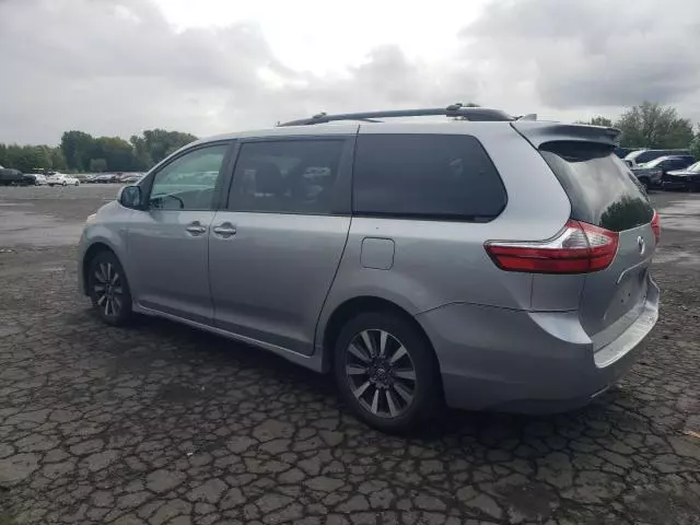 2018 Toyota Sienna XLE