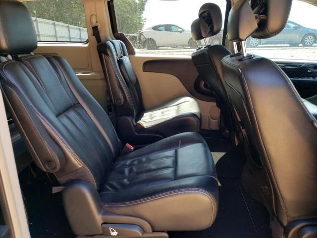 2013 Chrysler Town & Country Touring