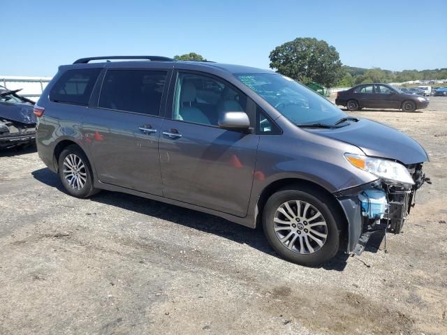 2018 Toyota Sienna XLE