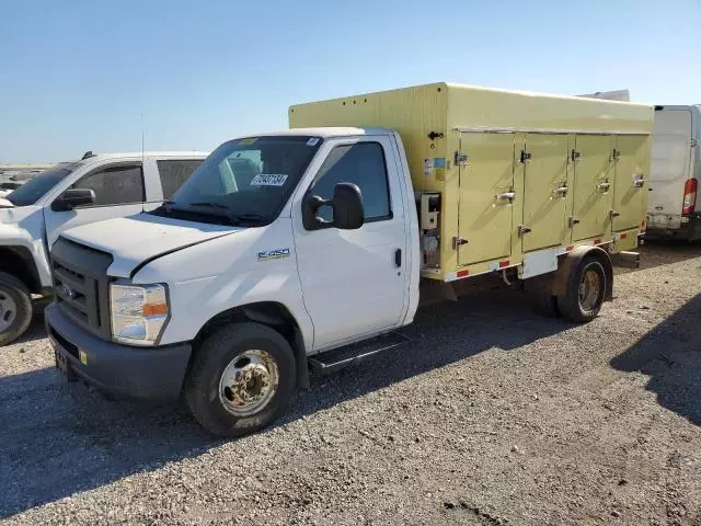 2017 Ford Econoline E450 Super Duty Cutaway Van