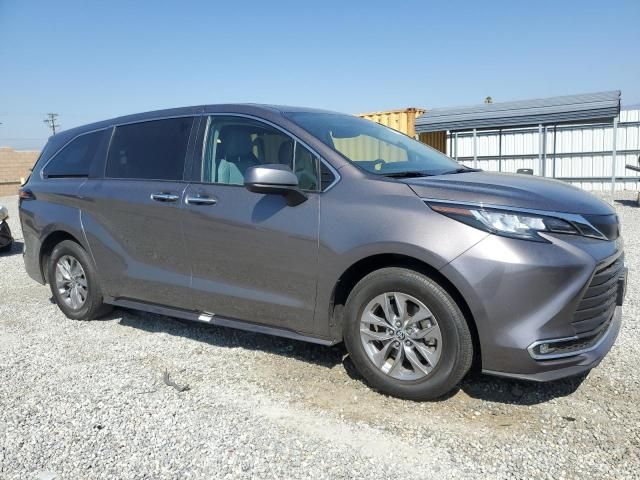 2022 Toyota Sienna XLE