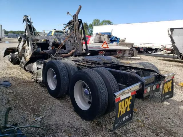 2015 Kenworth Construction T680