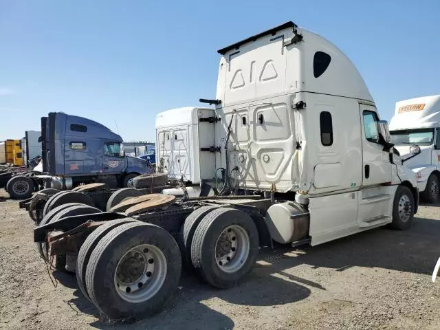 2019 Freightliner Cascadia 126