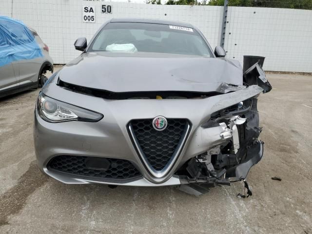 2018 Alfa Romeo Giulia Q4