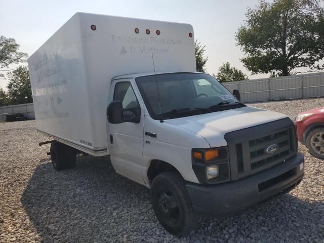 2014 Ford Econoline E450 Super Duty Cutaway Van