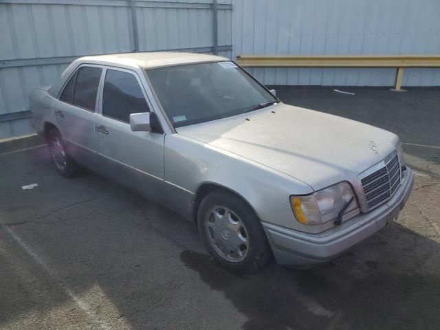 1995 Mercedes-Benz E 320 Base