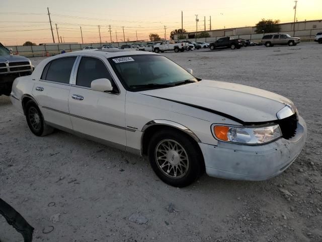 2002 Lincoln Town Car Signature