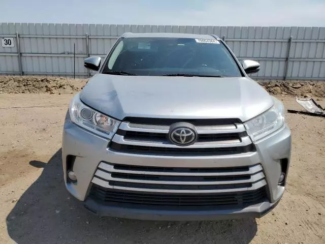 2017 Toyota Highlander SE