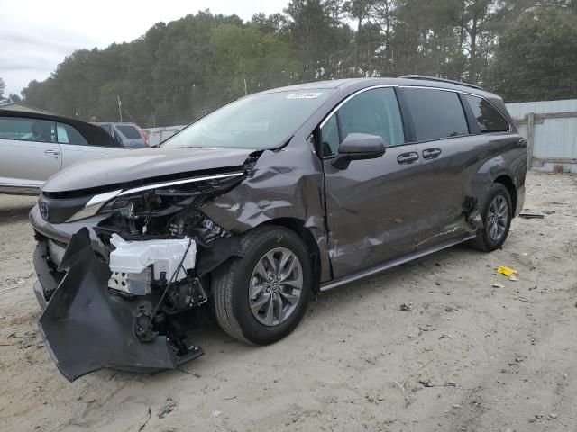 2024 Toyota Sienna LE