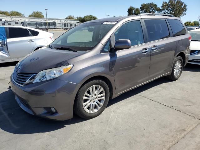 2013 Toyota Sienna XLE