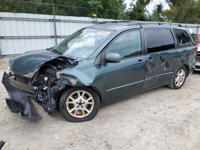 2005 Toyota Sienna XLE