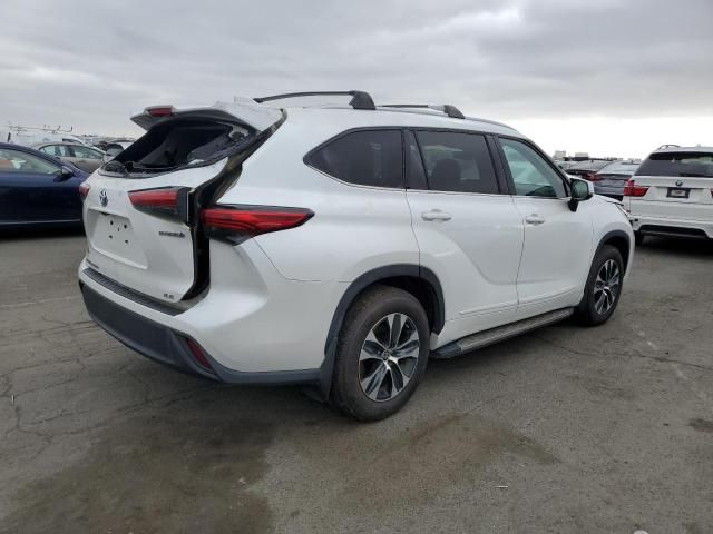 2022 Toyota Highlander Hybrid XLE