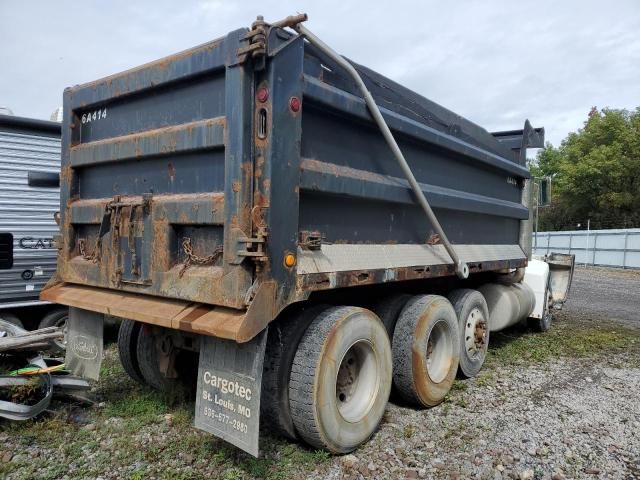 2000 Peterbilt 385