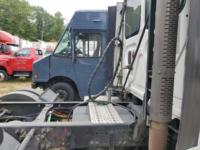 2014 Freightliner Cascadia 125