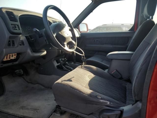 2000 Nissan Frontier Crew Cab XE