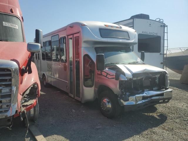 2018 Ford Econoline E450 Super Duty Cutaway Van