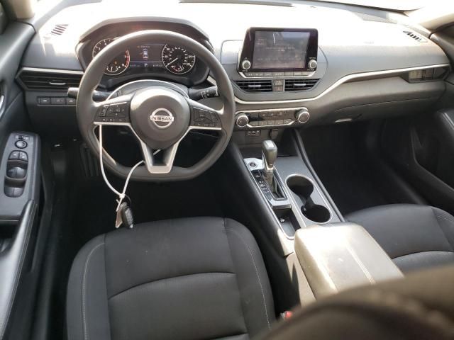 2022 Nissan Altima SV