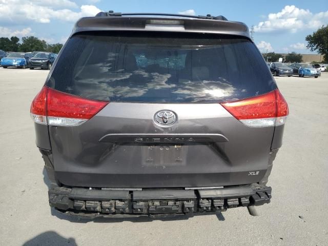 2013 Toyota Sienna XLE