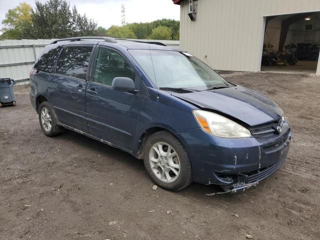 2004 Toyota Sienna LE