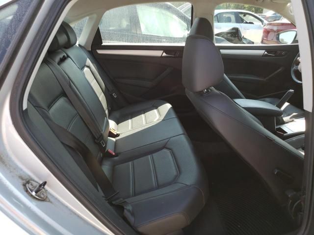 2012 Volkswagen Passat SE