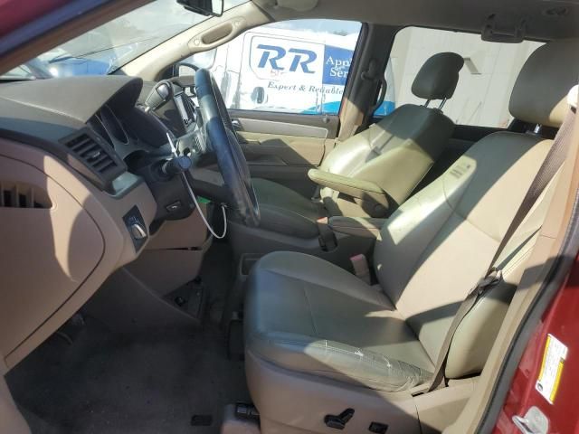 2011 Volkswagen Routan SE