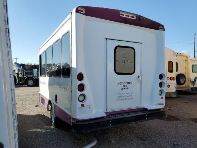 2017 Ford Econoline E350 Super Duty Cutaway Van