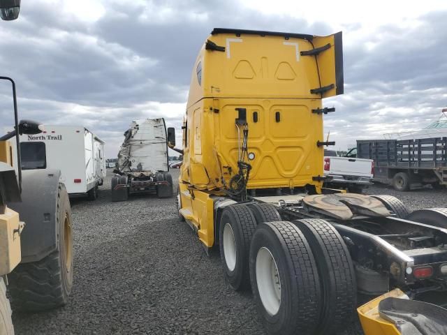 2022 Freightliner Cascadia 126