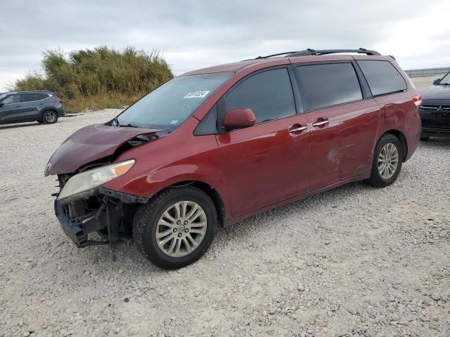 2011 Toyota Sienna XLE