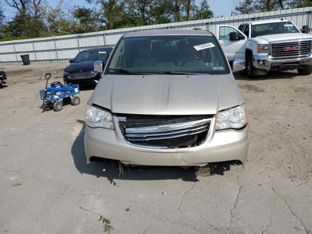 2013 Chrysler Town & Country Touring L