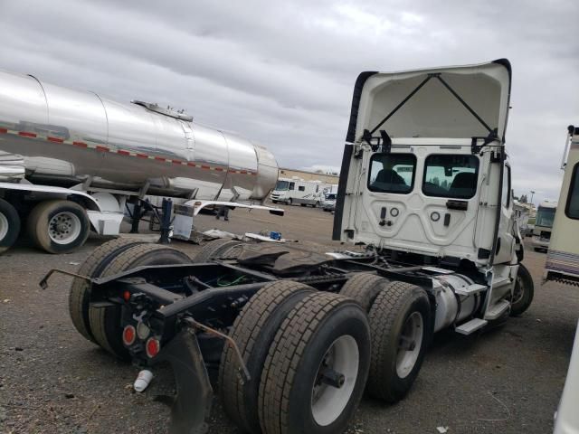 2019 Freightliner Cascadia 126