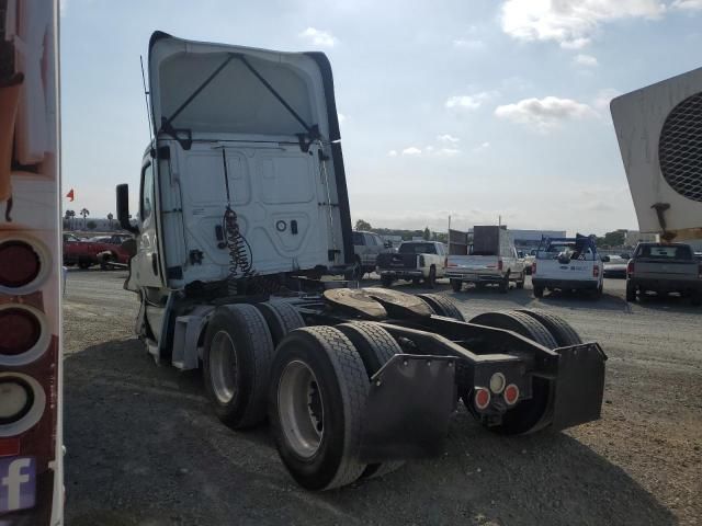 2018 Freightliner Cascadia 126