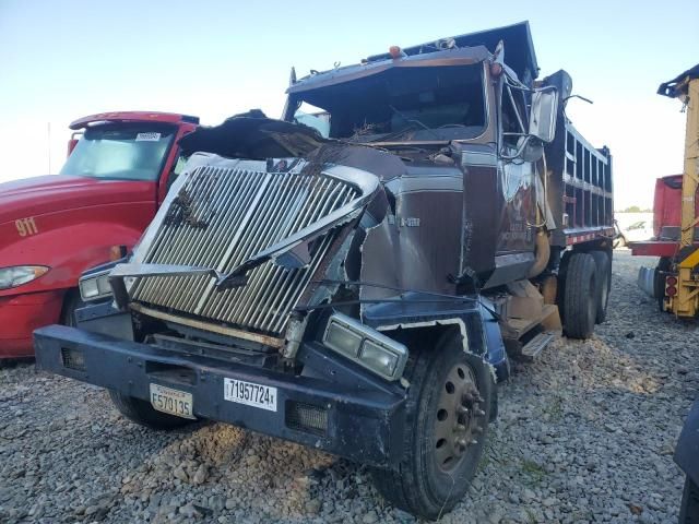 2004 Western Star Conventional 4900FA