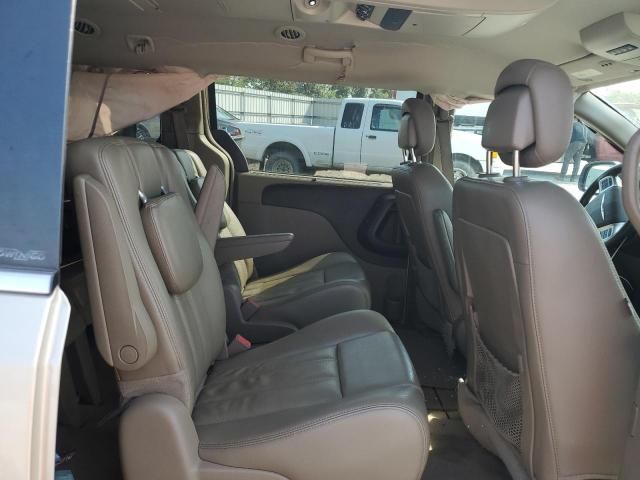 2013 Chrysler Town & Country Touring L