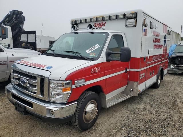 2019 Ford Econoline E450 Super Duty Cutaway Van