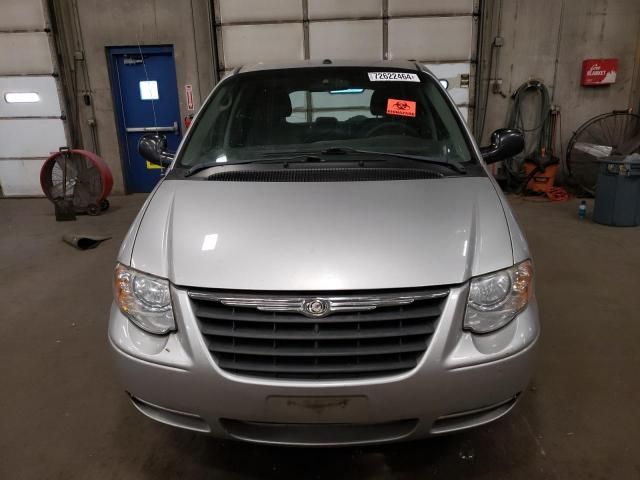 2007 Chrysler Town & Country LX