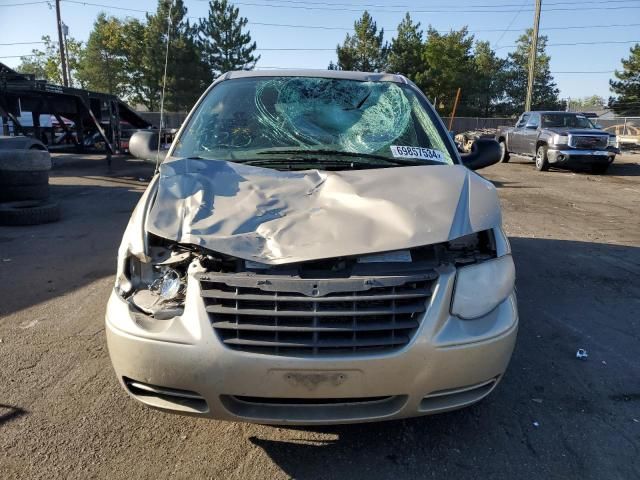 2007 Chrysler Town & Country LX