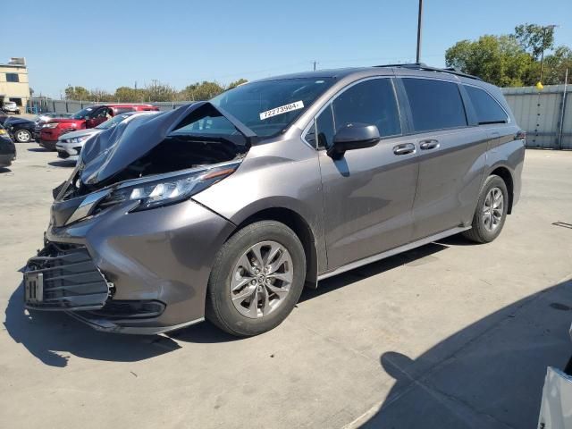 2023 Toyota Sienna LE