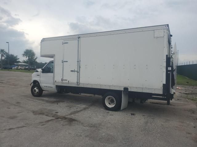 2021 Ford Econoline E450 Super Duty Cutaway Van