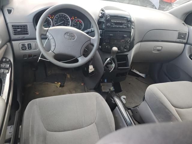 2005 Toyota Sienna CE