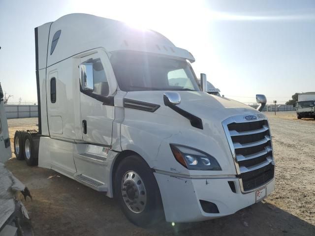 2021 Freightliner Cascadia 126