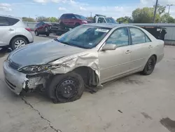 Carros salvage sin ofertas aún a la venta en subasta: 2004 Toyota Camry LE