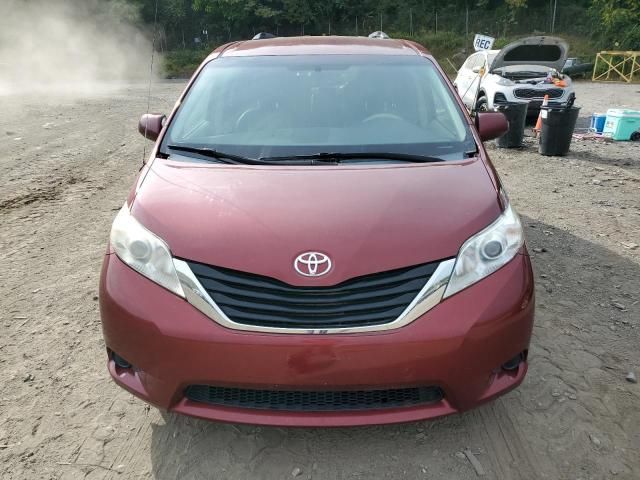 2013 Toyota Sienna LE