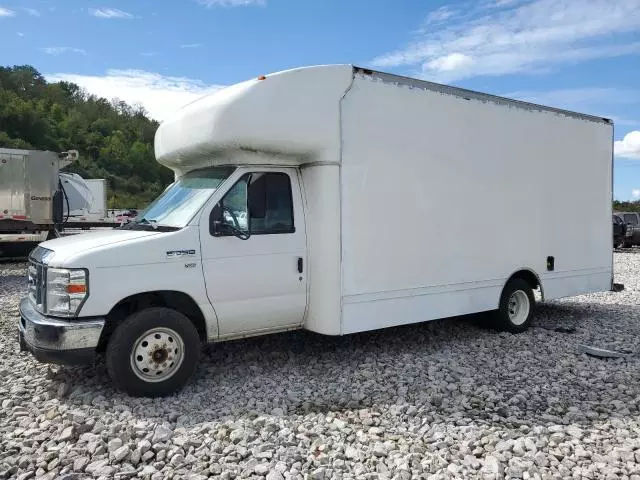 2012 Ford Econoline E350 Super Duty Cutaway Van