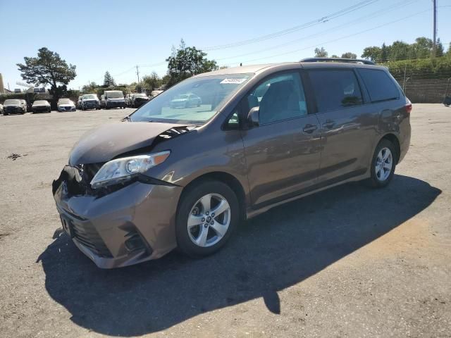 2018 Toyota Sienna LE