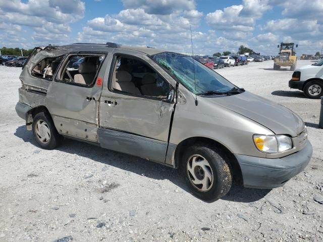 2000 Toyota Sienna LE