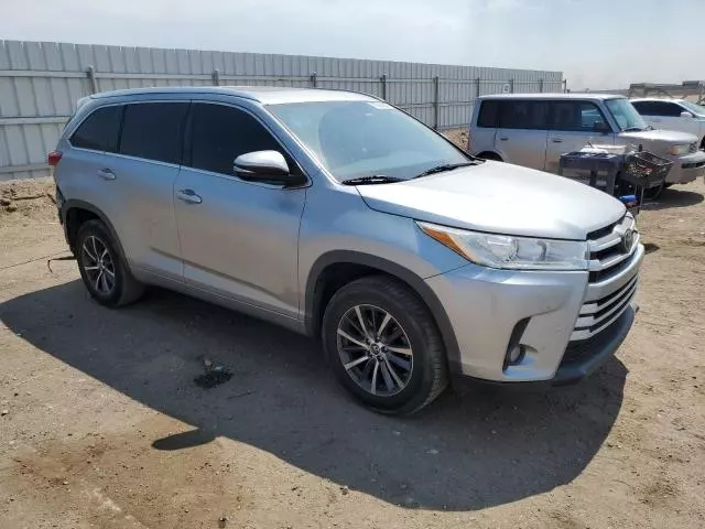 2017 Toyota Highlander SE