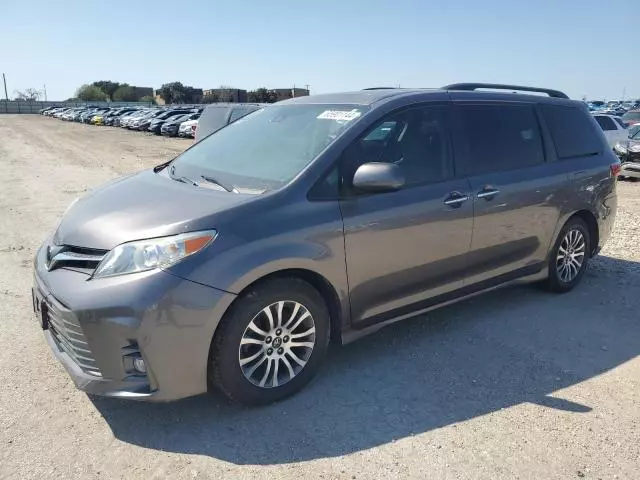 2020 Toyota Sienna XLE