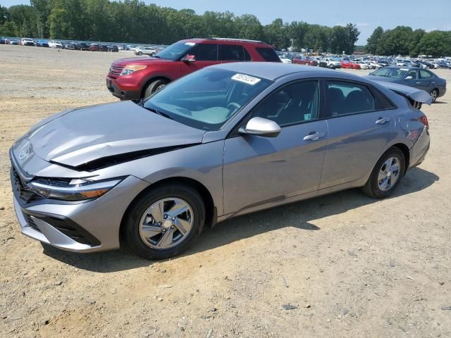 2024 Hyundai Elantra SE