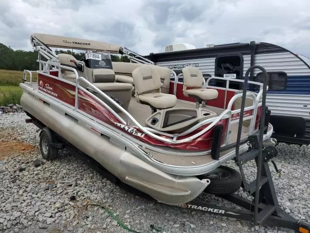 2021 Suntracker Boat With Trailer