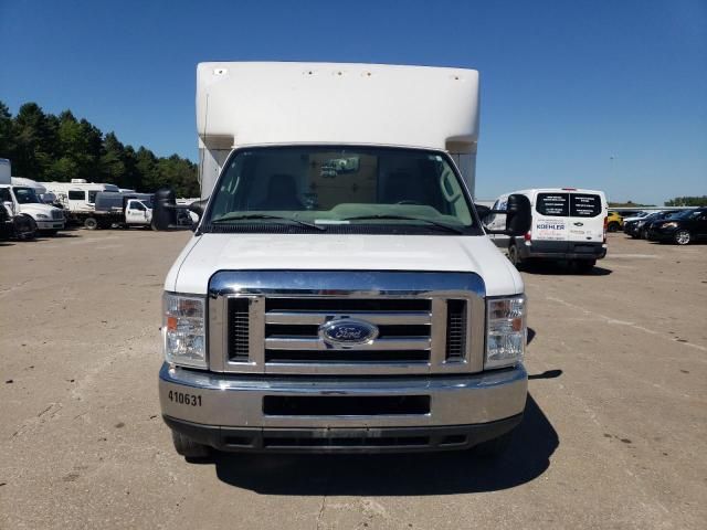 2018 Ford Econoline E350 Super Duty Cutaway Van